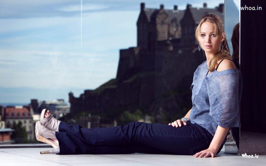 Jennifer Lawrence In A Blue Jeans