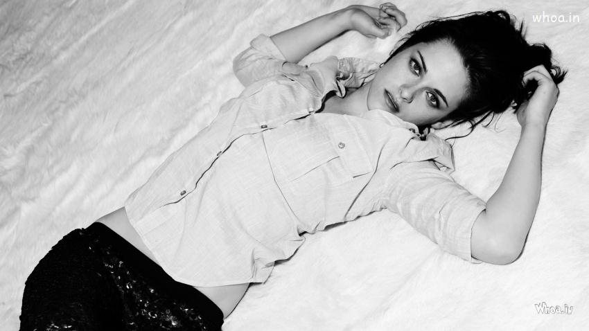 Kristen Stewart Black And White Wallpaper