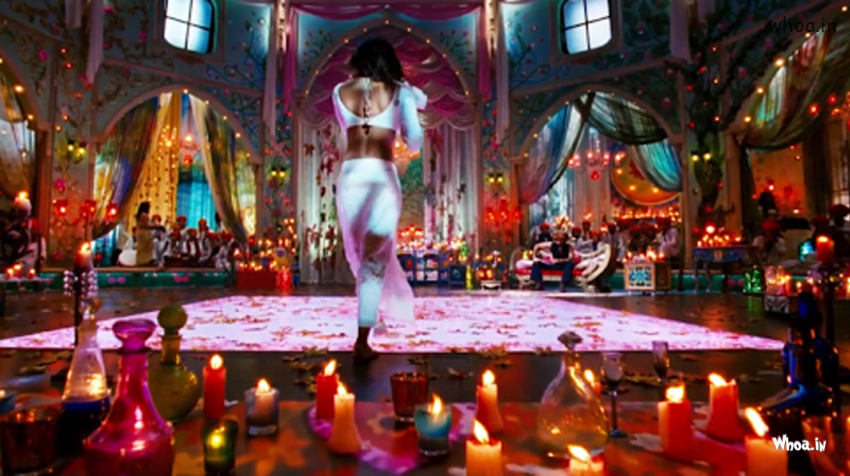 Priyanka Chopra Hot  In Ram Leela Movie Dancing On Song