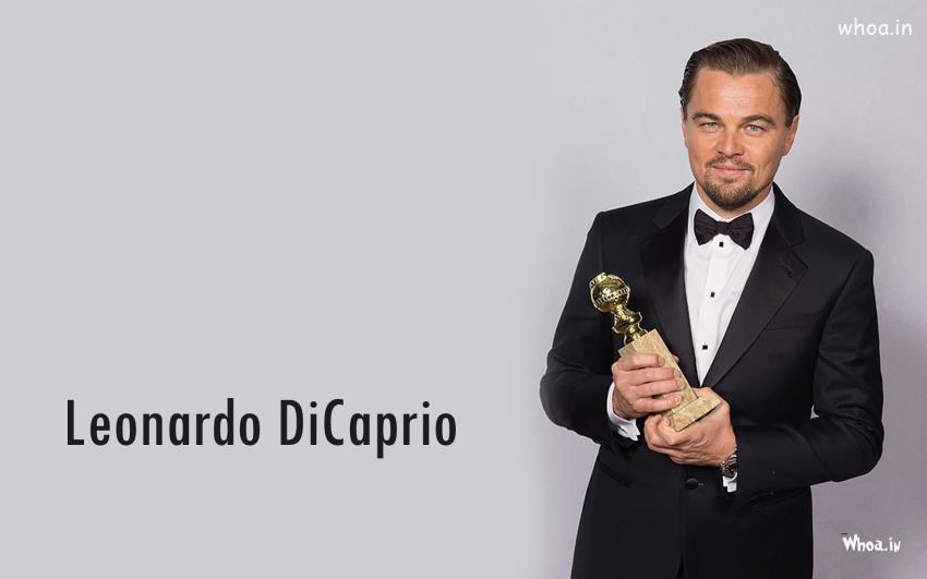 Leonardo Dicaprio Holding Award In Hands