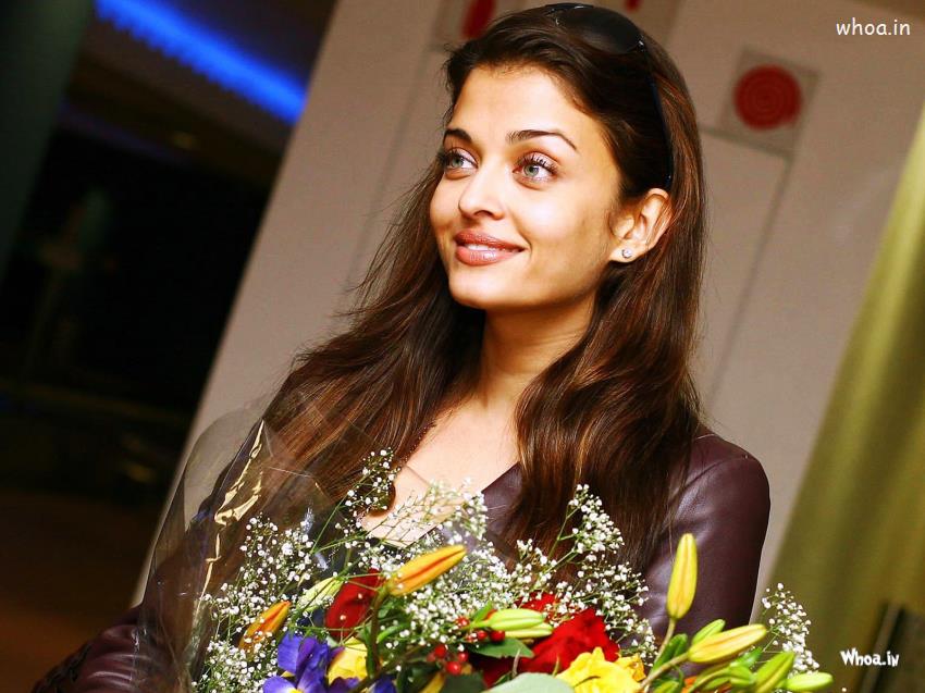 Beauty Aishwarya Rai With Flowers