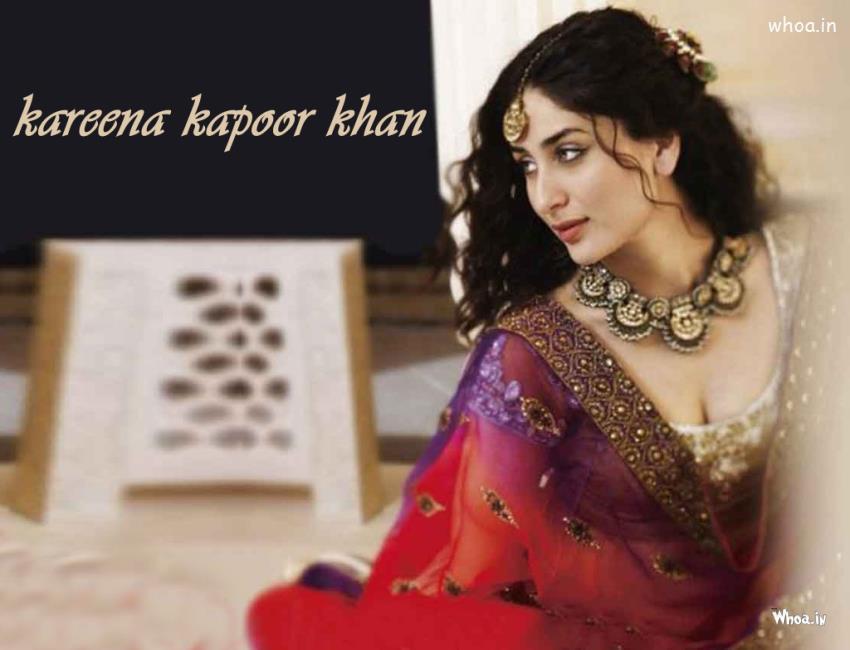 Kareena Kapoor Khan Hot Cleavage Wallpaper