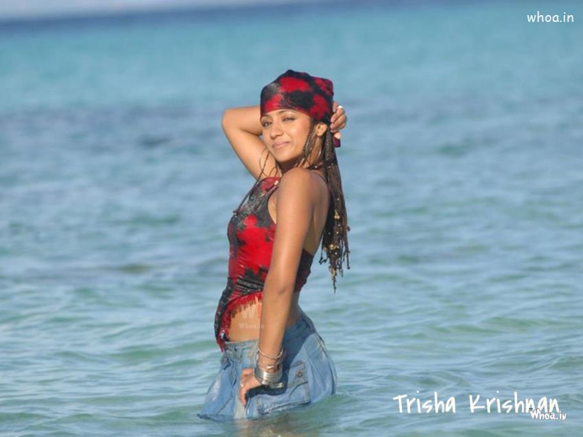 Trisha Krishnan Standing On Beach Water