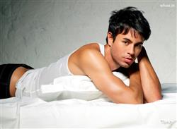 Enrique Iglesias Face Closeup and Lying on Bed