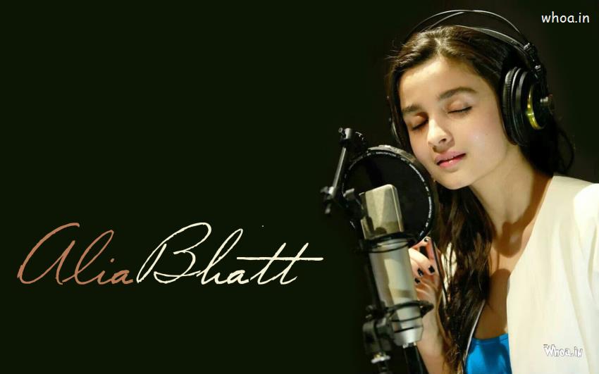 Alia Bhatt Singing In Highway Movie Wallpaper