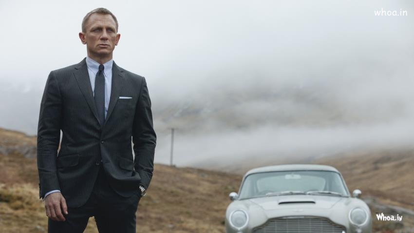 Daniel Craig Black Suit With White Car Wallpaper