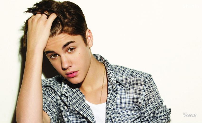 Justin Bieber Hair Style And Face Closeup Wallpaper
