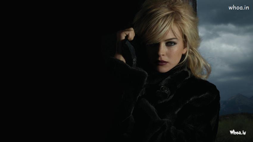 Lindsay Lohan Dark Background Wallpaper