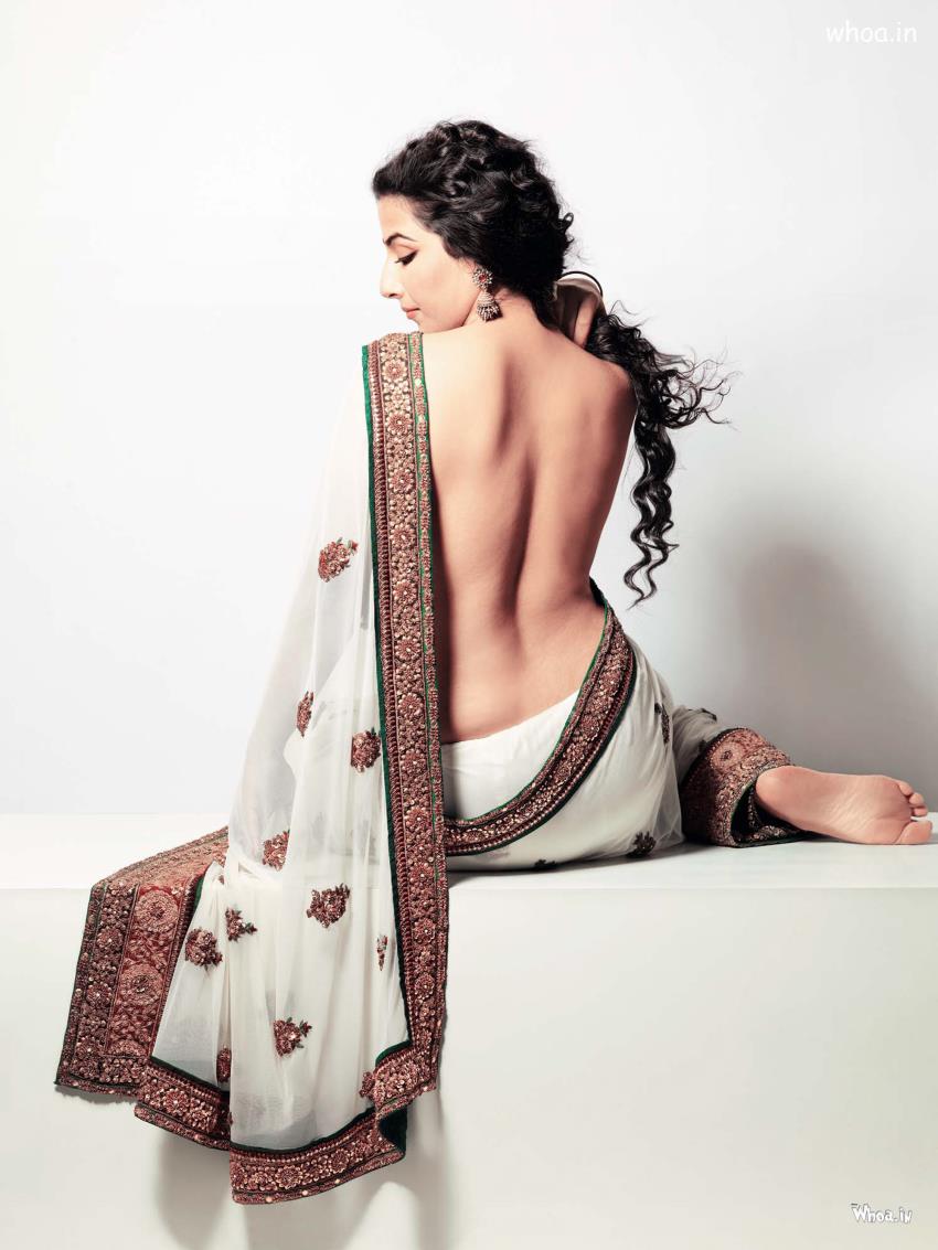 Vidya Balan In Sari With White Background Wallpaper