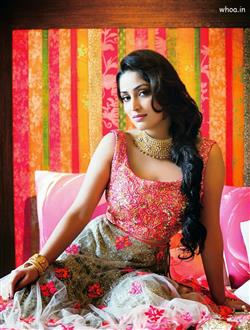 Yami Gautam in Traditional Dress HD Wallpaper