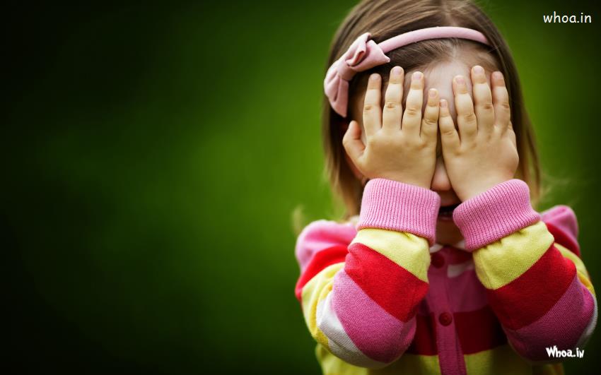 Baby Little Girl Cry With Green Background HD Cute Baby Wallpaper