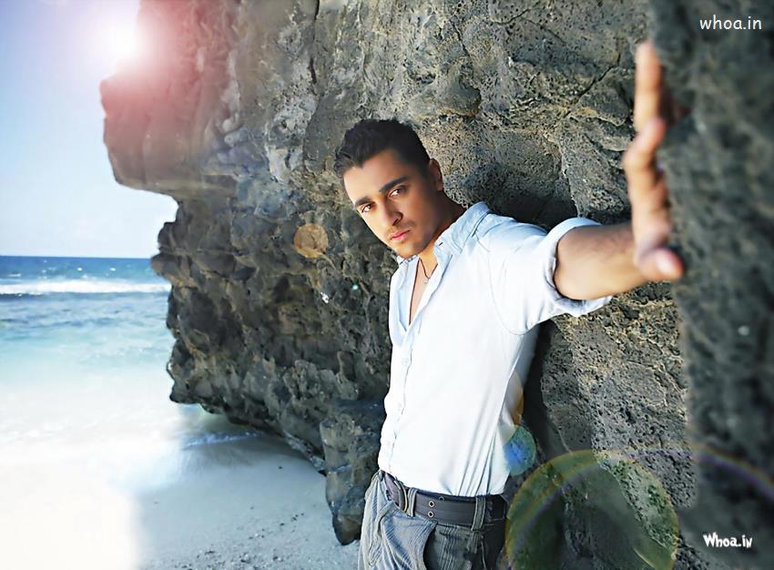Imran Khan Photoshoot Near Beach HD Bollywood Actor Wallpaper