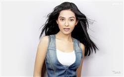 HD image of Bollywood actress Amrita Rao in white t-shirt and blue denim jacket with open hair