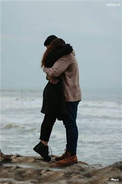 Cute Couple Hug For Mobile Wallpapers For Iphone