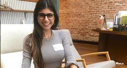 The hot and sexy Mia khalifa with her  sexy smile
