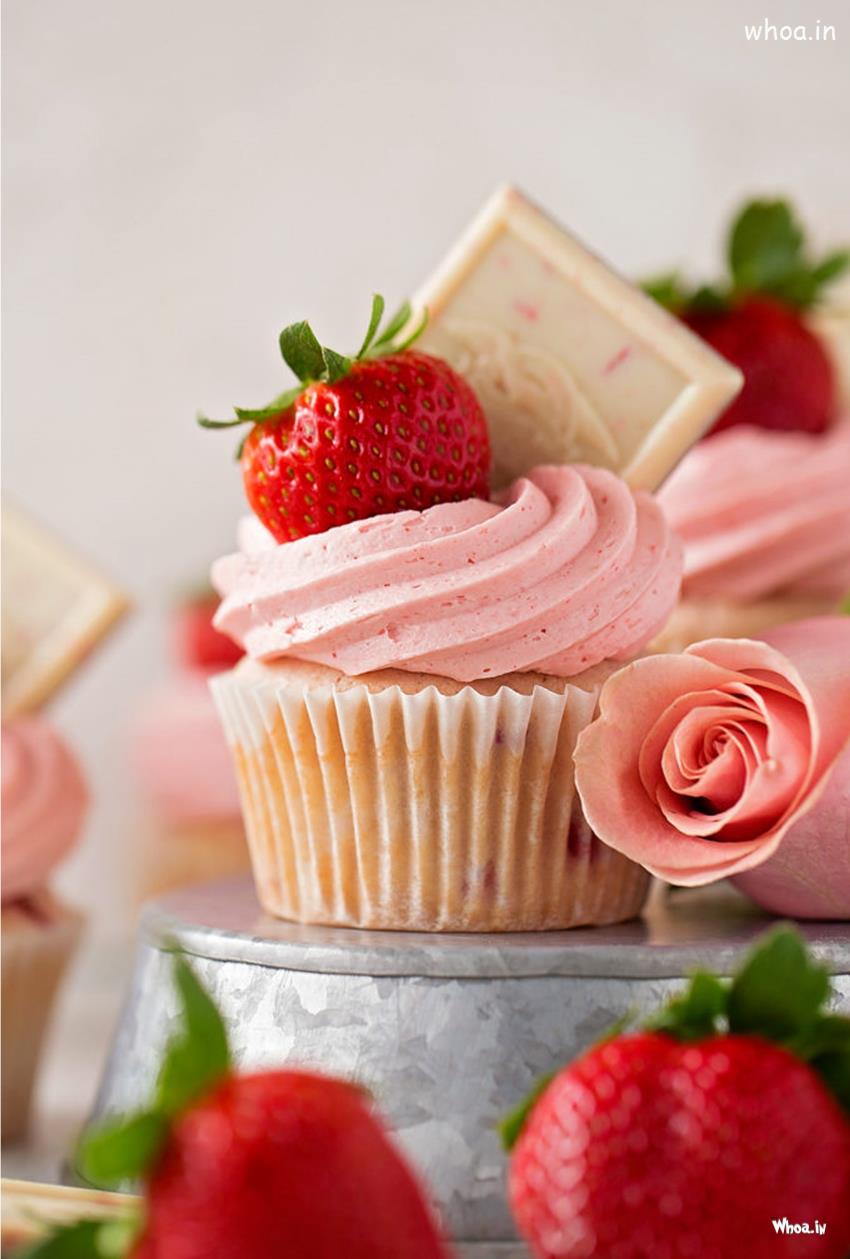 Fresh Strawberry Cupcakes - Chocolate Covered Strawberry Cup