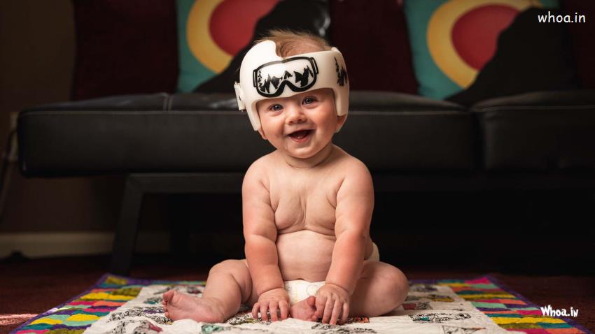Latest Smiley Cute Baby Is Wearing White Headband Background