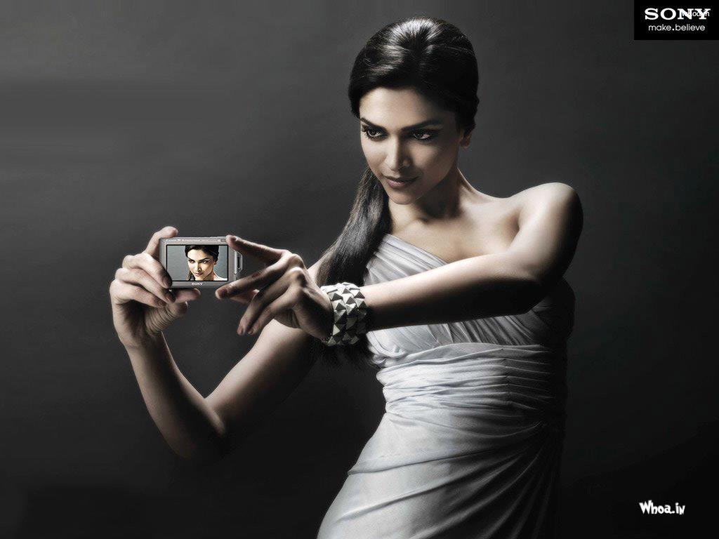Deepika Padukone With Sony Cybershot Wallpaper
