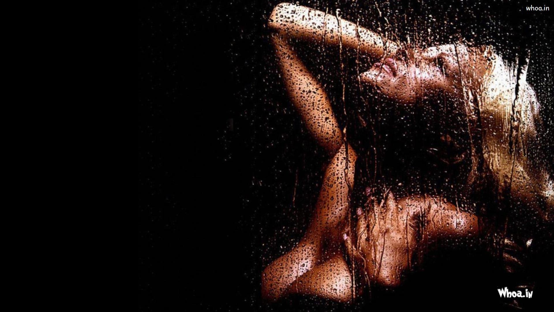 Hot Model Bathing Dark Background Wallpaper